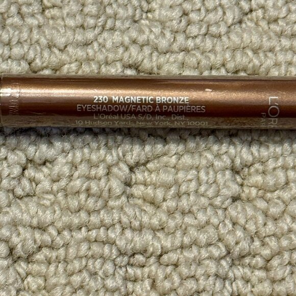 New Loreal LeShadow Eyeshadow Stick 230 Magnetic Bronze - Picture 2 of 2